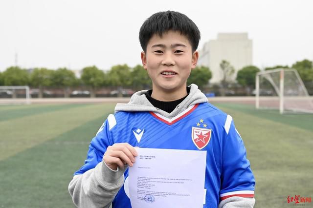 摸进她的小内裤里疯狂捏